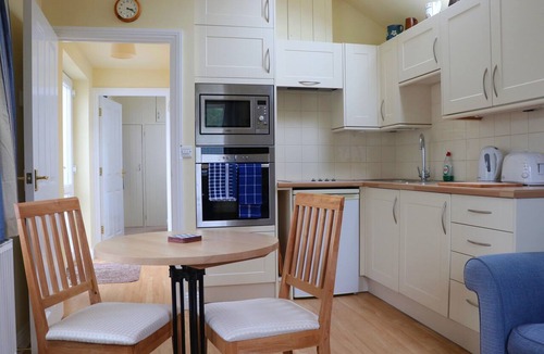 Sidmouth Apartment | Ground Floor apartment, close to beach and town centre, with parking