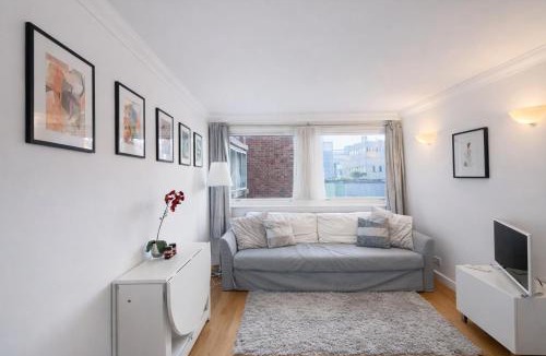 Fitzrovia Apartment | Guest Favorite Central 1BR with Lift for 4