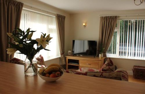 Cheltenham Apartment | Guest house close to station
