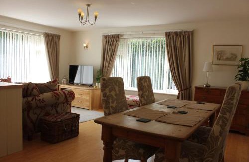 Cheltenham Apartment | Guest house close to station
