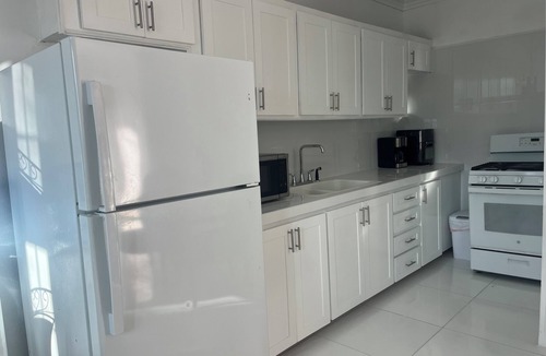 Nassau Condo | Guest House Ocean View! Attached to 6 bedroom vacation home. 15 min to Atlantis!