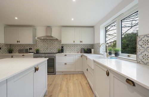 Knowsley Apartment | GuestReady - 5bed Victorian Manor near Liverpool