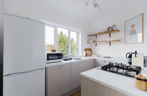 Childs Hill Apartment | GuestReady - Charming 3-Bedroom Apartment in NW11
