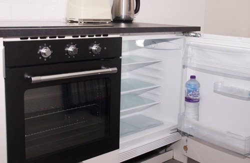 Liverpool City Centre Apartment | GuestReady - Monochromatic Retreat