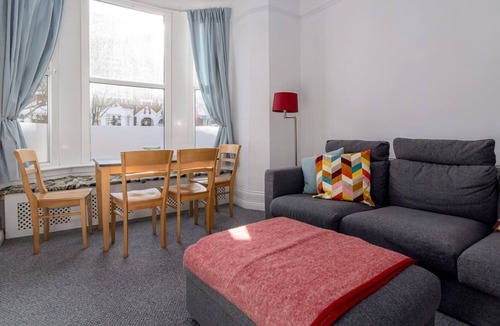 Queen's Park House | GuestReady - Superb modern with garden in Kilburn