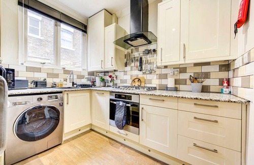 Wormholt and White City Apartment | GuestReady - Tranquility near Shepherd's Bush
