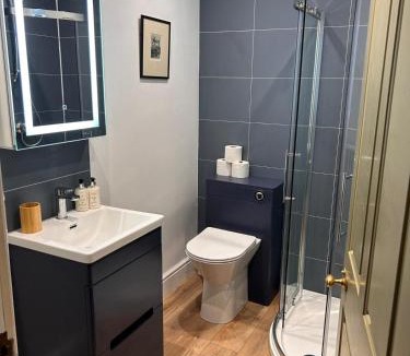 Eyemouth Apartment | Gunsgreen Apartment- LARGE two floor apartment! Sleeps up to 11 people, First floor available separately, sleeping 2 people at a reduced rate!