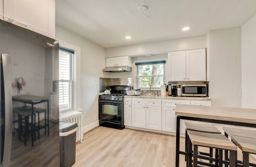 Hackensack Apartment | Hackensack Escape w/Yard - 17 Mi to Times Square!