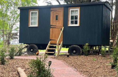 Plumpton Green Cabin | Half Moon Shepherds Huts