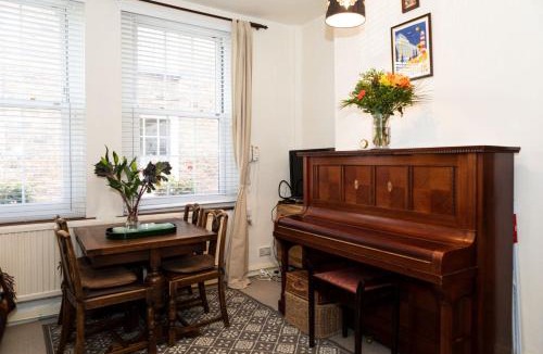 Hampstead House | Hampstead 19th Century Village Cottage - Pass the Keys