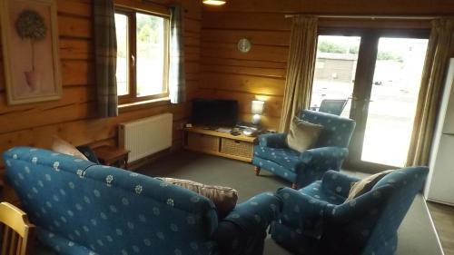 Offenham House | Hand built log cabin at Avonvale Holiday Lodges