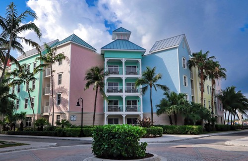 Paradise Island Villa | Harborside Atlantis, kitchen, waterpark access wristbands included for 4 guests