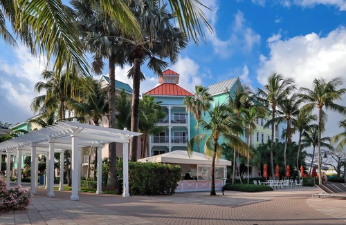 Paradise Island Villa | Harborside Atlantis, kitchen, waterpark access wristbands included for 4 guests