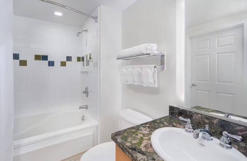 Paradise Island Hotel | Harborside Resort at Atlantis- 1 Bedroom -1 Bath -Access to Atlantis Water Parks