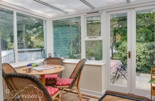 Weymouth Cottage | HARBOUR VIEW BUNGALOW, family friendly, with a garden in Weymouth
