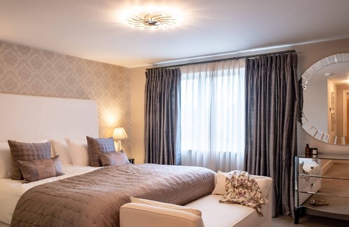 Boldre Cottage | Harbour View - sleeps 8 guests in 4 bedrooms