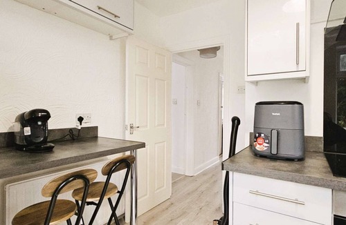 Kenton East Apartment | Harrow 2-Bed Deluxe Garden Flat Free Parking Near Queensbury Tube