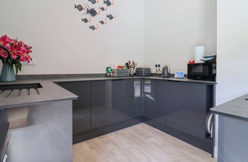 Axminster Cottage | HARTGROVE FARM BUNGALOWS, pet friendly, with open fire in Musbury