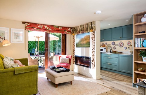 Moreton Cottage | Harts Leap - sleeps 2 guests in 1 bedroom