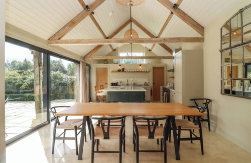 Northleach House | HAWTHORN BARN, family friendly, with open fire in Northleach
