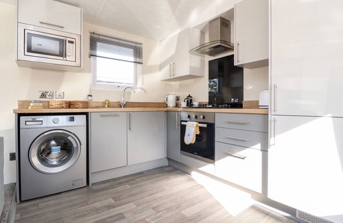 Warton Cottage | HAWTHORN LODGE, family friendly in South Lakeland Leisure Village