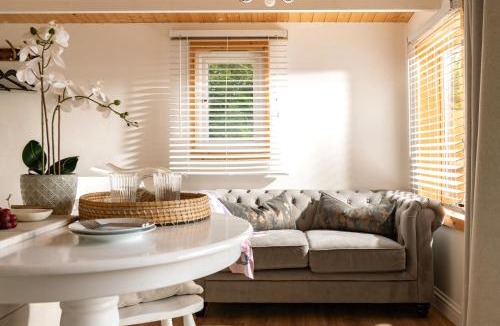 Blandford Saint Mary House | Hazel Tree Hut - Cosy Woodland Cabin with Private Hot Tub