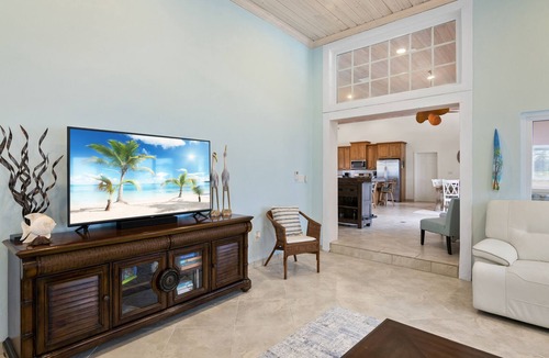 Farmer's Hill House | HEATED POOL w/ SWIM-UP POOL BAR on Sandy, Secluded Beach Front! On 2-Acre Lot!