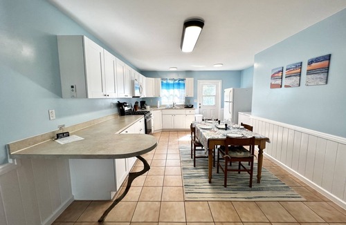 Treasure Cay House | Hickson House Duplex: 4 Bedrooms, 2 Baths & Dock Access - Comfortably sleeps 8