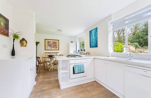 Esher House | Hidden Cottage with Parking in Esher Surrey - Pass the Keys