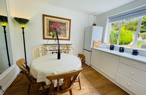 Esher House | Hidden Cottage with Parking in Esher Surrey - Pass the Keys