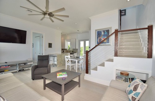 Governor's Harbour House | High-End Caribbean Home in Top location-Private Pool, Amazing Views & Generator!