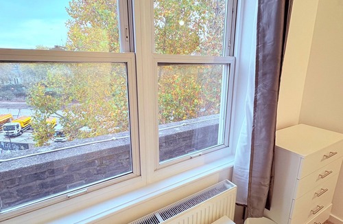 Parsons Green and Walham Apartment | High Quality Brand NEW flat for 7 people in Chelsea w/welcome breakfast