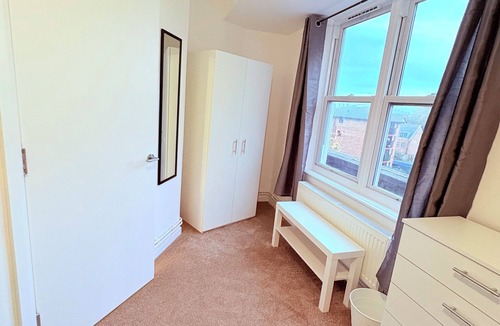 Parsons Green and Walham Apartment | High Quality Brand NEW flat for 7 people in Chelsea w/welcome breakfast