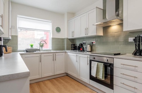 Bootle Apartment | High-Standard 3BR Home, Free Parking, Sleeps 5