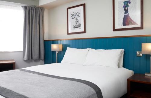 Dunstable Hotel | Highwayman By Greene King Inn