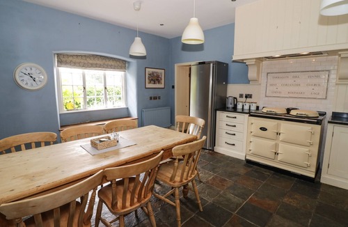 Litchborough Cottage | HILL HOUSE FARM, pet friendly in Nether Heyford, Northamptonshire