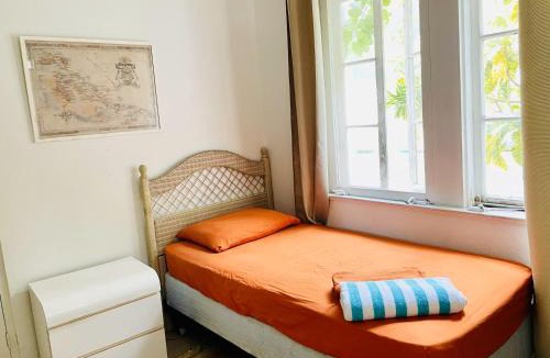 Downtown Nassau Hostel | Hillcrest