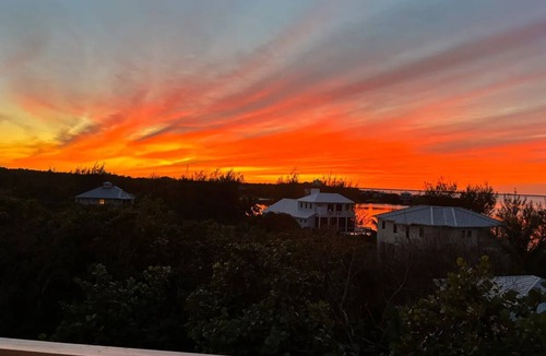 Green Turtle Cay House | Hilltop House GTC Exceptional views of Cocoa Bay and Atlantic Ocean