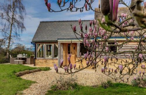 Chipping Campden House | Hiron's Piece and Honeysuckle Cottage - with Hot Tub