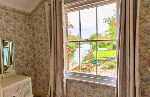 Twywell House | Historic House by River Nene & Beach Access