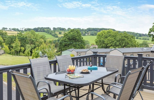 Axminster House | Holiday Home with one double and two twin bedrooms.
