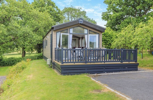Axminster House | Holiday Home with one double and two twin bedrooms.