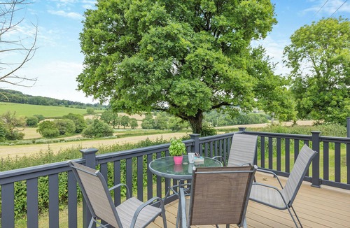 Axminster House | Holiday Home with one double and one twin bedroom.