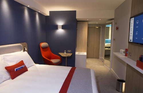 Cambourne Hotel | Holiday Inn Express Cambridge West - Cambourne by IHG