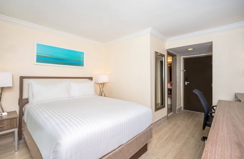 Downtown Nassau Hotel | Holiday Inn Express & Suites Nassau by IHG