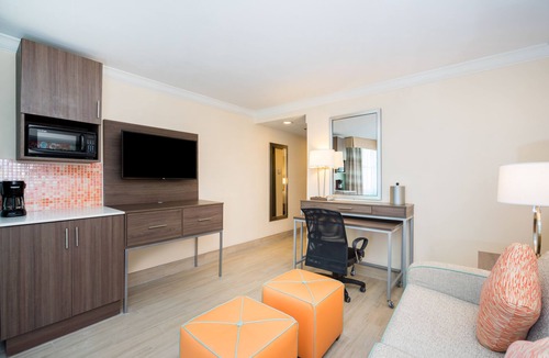 Downtown Nassau Hotel | Holiday Inn Express & Suites Nassau by IHG