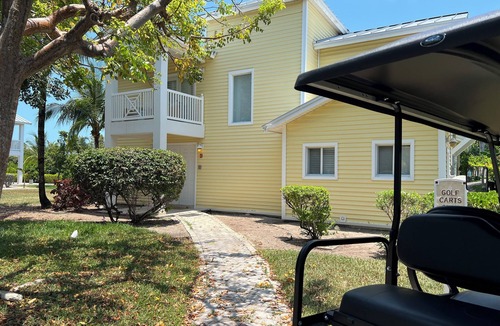 Bailey Town House | Home in Bailey Town, Bimini Bay- North Bimini Optional Golf Cart and 43' Slip