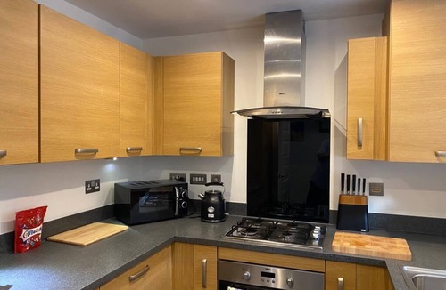 Trumpington House | Homely Contemporary Trumpington House; 5 mins drive to Addenbrookes Hospital