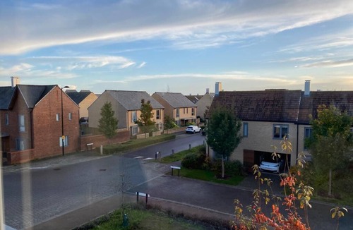 Trumpington House | Homely Contemporary Trumpington House; 5 mins drive to Addenbrookes Hospital
