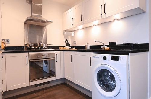 Cranfield Apartment | Homely, Spacious Flat w/Balcony & Fast Wi-Fi